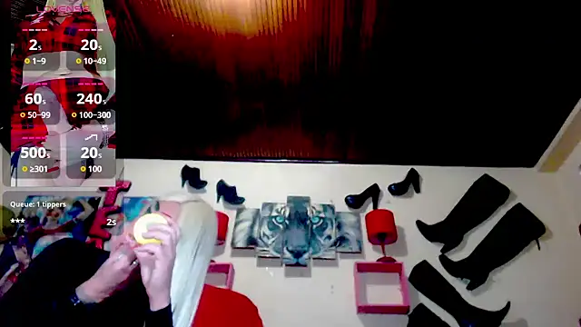 Snapshot of blondehot5v chatting on October 1, 12:21 pm blondehot5v online show from October 1, 12:21 pm