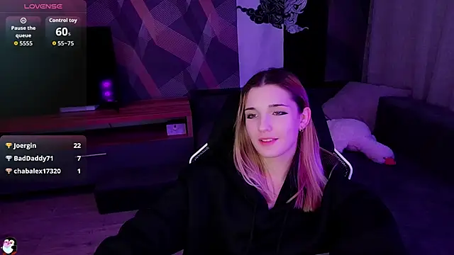 Sandy Belle online show from October 3, 8:58 pm