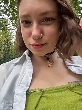 Snapshot of lucy-joy chatting on September 21, 12:15 pm lucy-joy online show from September 21, 12:15 pm