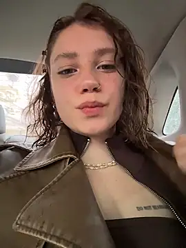 Snapshot of lucy-joy chatting on September 27, 1:18 pm lucy-joy online show from September 27, 1:18 pm