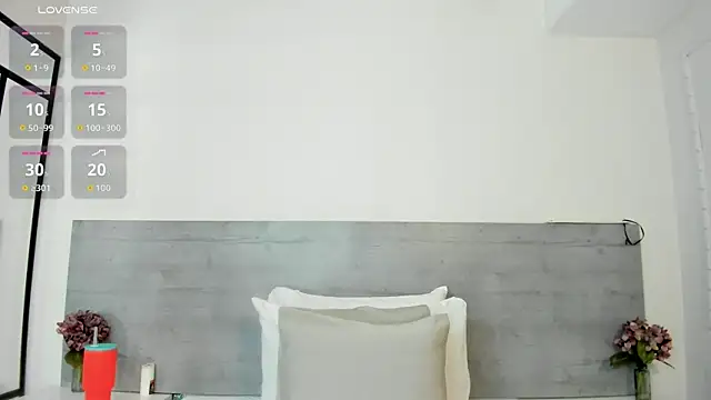 sunnyWhitee online show from June 16, 7:15 pm