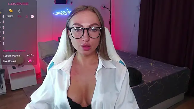 Bunny Butt  online show from October 2, 4:28 am