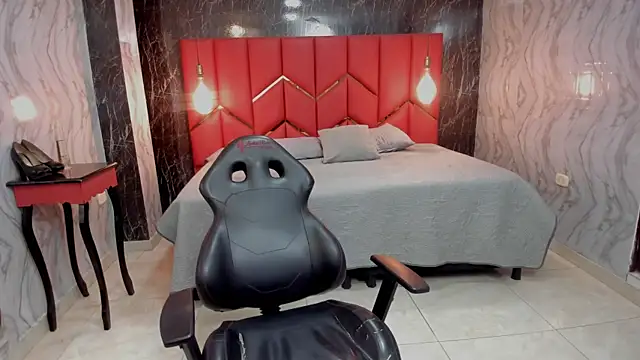 LatinaHoleQueen online show from July 17, 4:11 pm