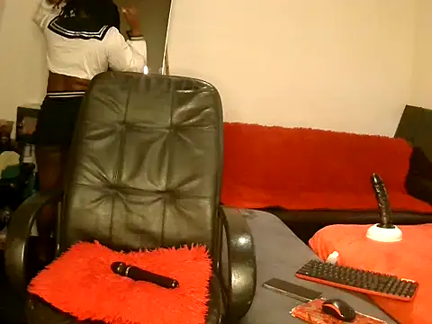 ALICIA X98 online show from October 4, 9:15 am