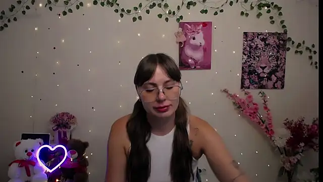 Amanda Bright  online show from August 6, 1:51 pm