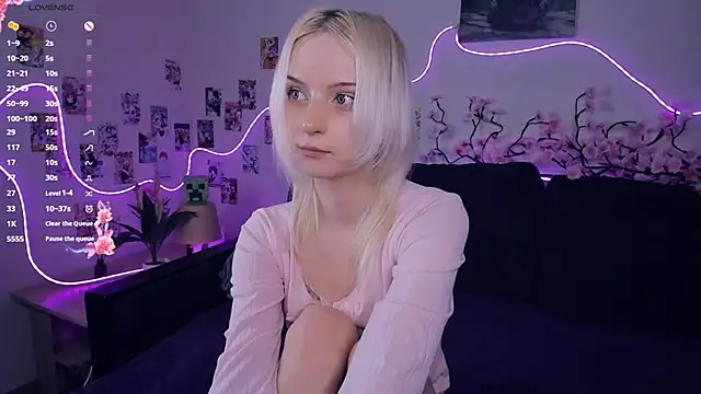 Megan--chan online show from November 22, 7:38 pm