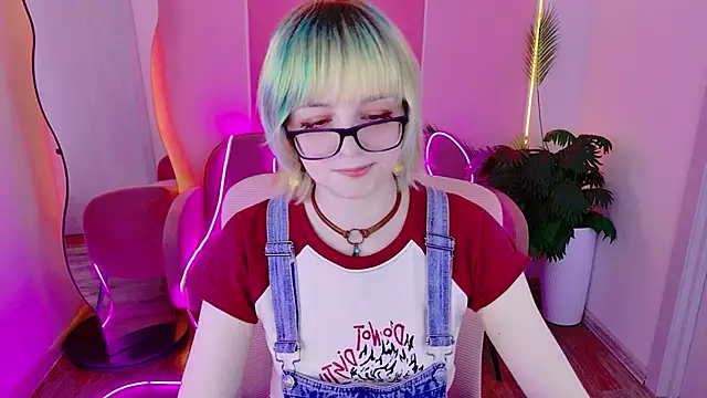 CoralineYoung online show from June 24, 5:06 am