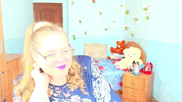 Audrey Aura online show from October 3, 9:25 am