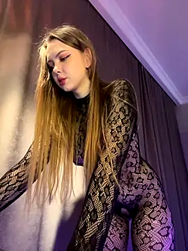 Nikole Boom online show from October 12, 6:32 pm