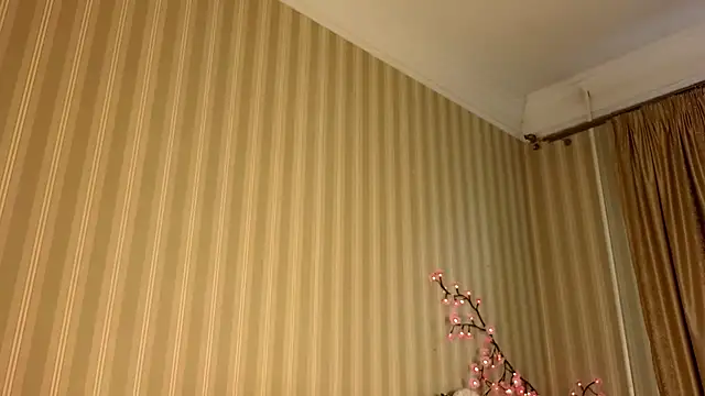 Juuulia  online show from May 1, 1:03 pm