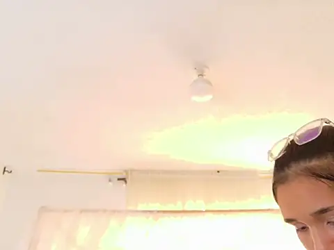 loreaniss online show from March 15, 8:33 pm