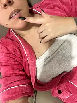 Snapshot of Lazinha18 chatting on October 19, 4:53 pm Lazinha18 online show from October 19, 4:53 pm