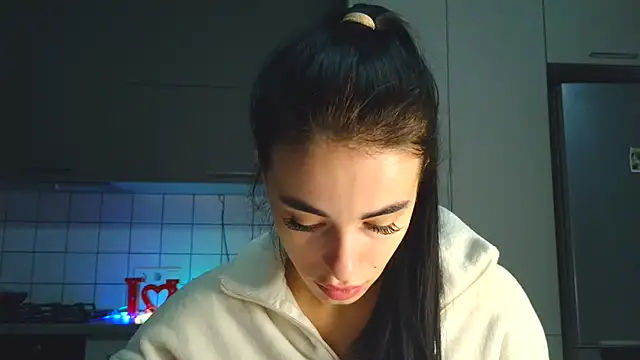 EvaMelnik online show from October 16, 5:15 pm