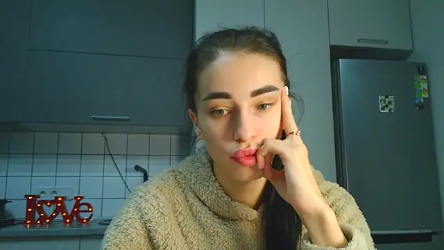 EvaMelnik online show from November 13, 6:40 pm