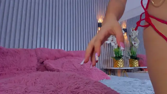 SOPHICOLLINS online show from November 28, 7:06 pm