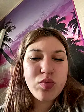 Snapshot of Kemeli008 chatting on September 27, 10:44 am Kemeli008 online show from September 27, 10:44 am