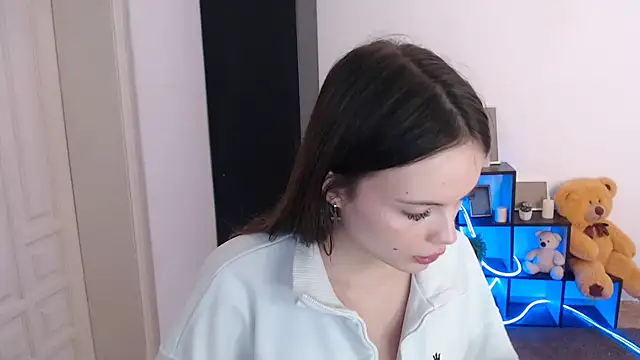 Ariella ari online show from November 17, 1:45 pm