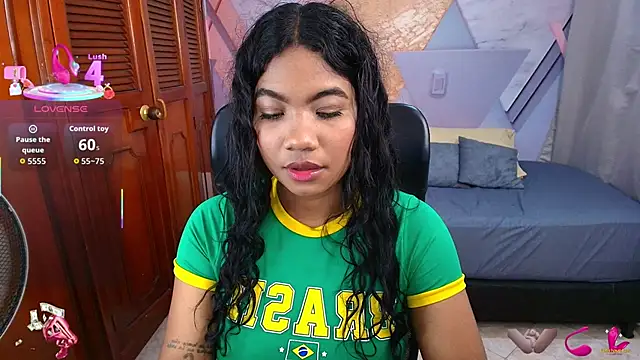 sharlottxl online show from December 14, 1:33 am