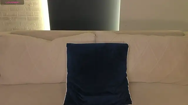 AmbarJames  online show from June 22, 4:26 pm