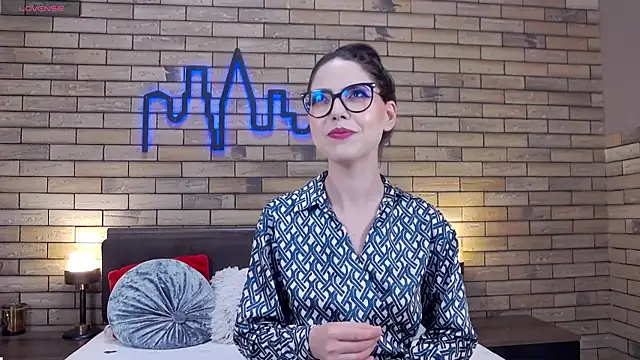 KaylaLewys online show from September 8, 5:34 pm