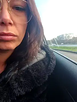 littleladyshelly online show from November 17, 9:21 am