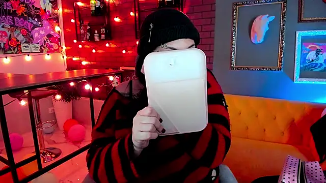 MaryHarrys online show from September 29, 9:09 pm