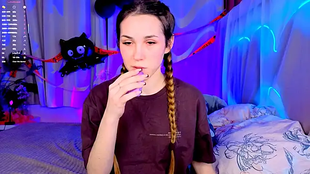 -CindyLou online show from October 31, 8:35 pm