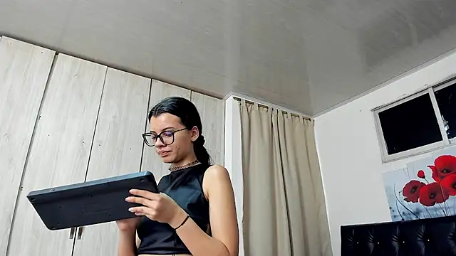 pinky f00x online show from August 3, 9:20 pm