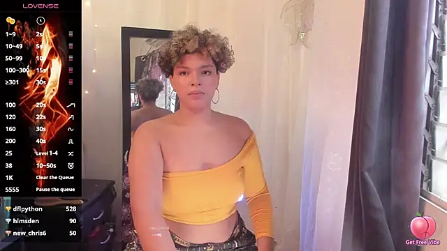 chloe kisses online show from June 15, 11:43 am