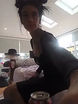 Tannedtattooed69 online show from August 4, 9:48 am