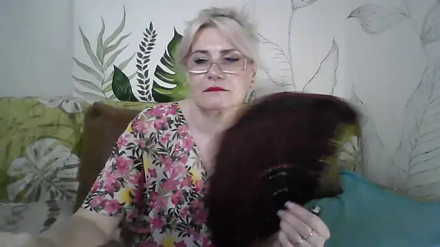 Catty Lady online show from July 4, 8:27 pm