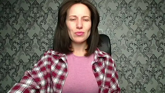 Kelly Kisss online show from February 1, 11:20 am