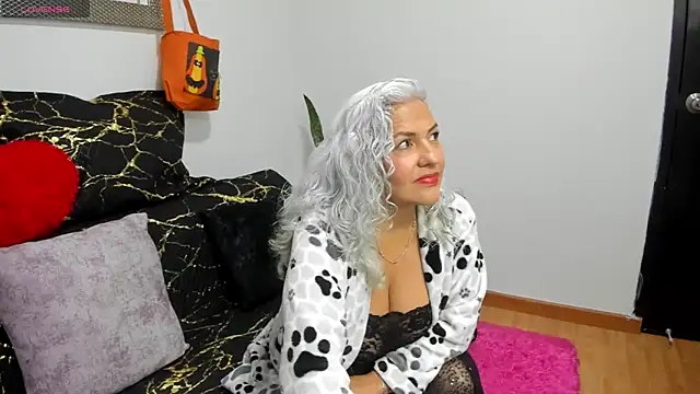 Snapshot of marilyn70 chatting on October 12, 12:24 am marilyn70 online show from October 12, 12:24 am