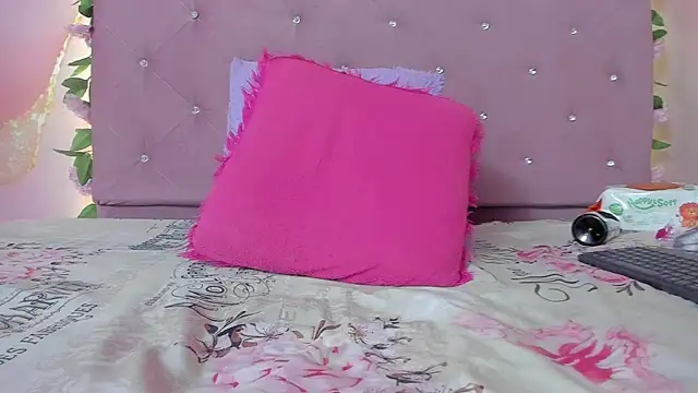 violet taylor  online show from July 2, 2:44 am
