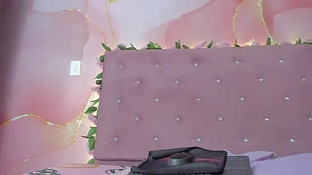 violet taylor  online show from July 14, 2:16 am