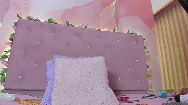 violet taylor  online show from July 22, 2:34 am