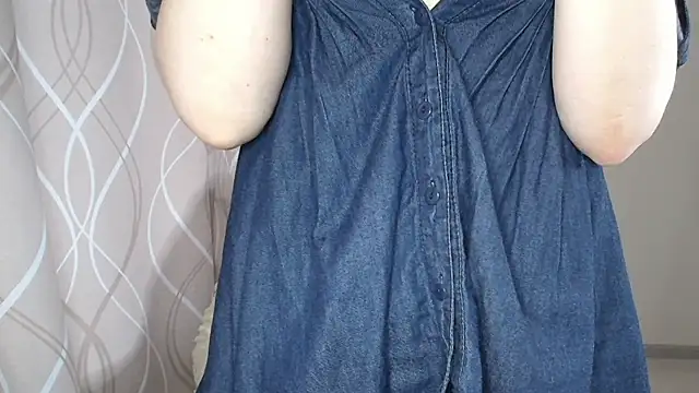miss  Sophie online show from July 21, 10:49 am