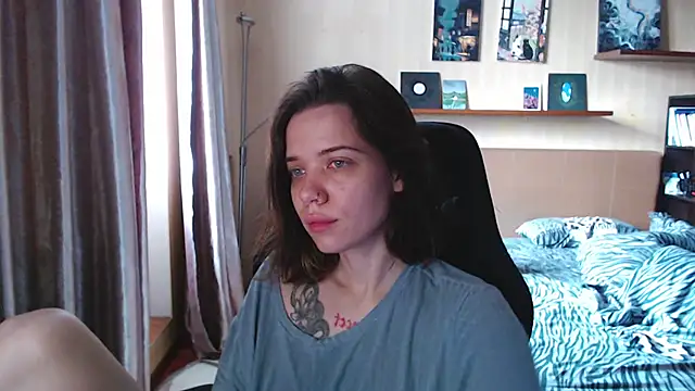 enchanting chloe online show from December 4, 9:55 am