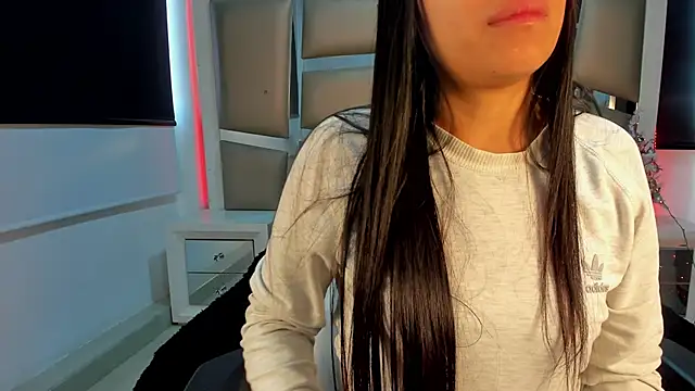 Mia lopez   online show from December 15, 1:49 pm