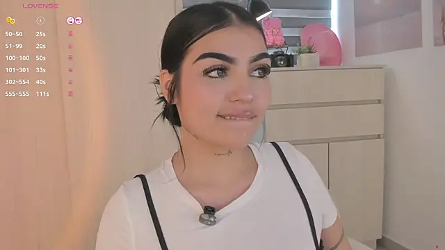 EmmyKenner online show from October 18, 12:30 pm