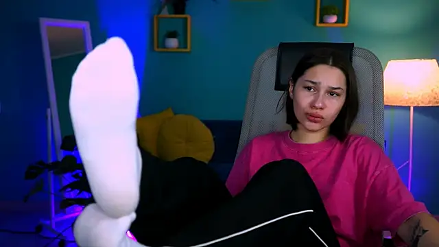 KimClarks  online show from June 9, 12:37 pm