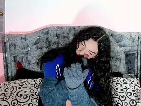 Snapshot of x_isabella_x chatting on October 4, 2:11 pm x isabella x online show from October 4, 2:11 pm