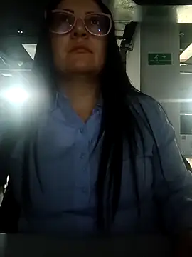 Snapshot of Romina693 chatting on October 2, 6:40 am Romina693 online show from October 2, 6:40 am