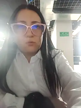 Snapshot of Romina693 chatting on October 10, 6:29 am Romina693 online show from October 10, 6:29 am
