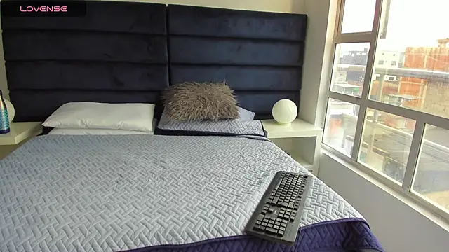Snapshot of CHARLOTTE_KNOX chatting on October 14, 11:57 am CHARLOTTE KNOX online show from October 14, 11:57 am