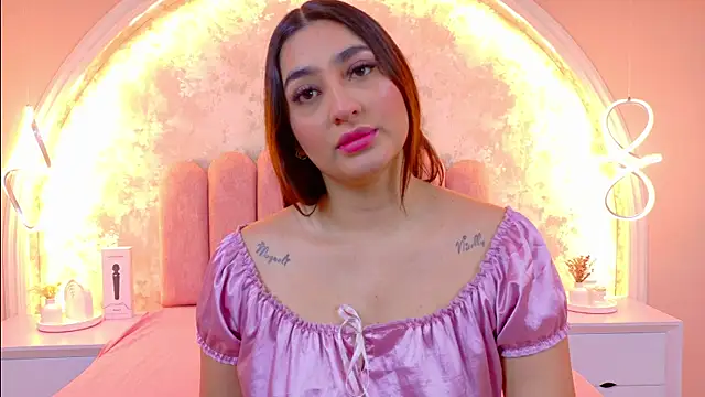 JasmineRhodes online show from February 10, 1:14 pm