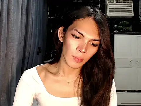ladyhotcuming online show from July 10, 10:05 am