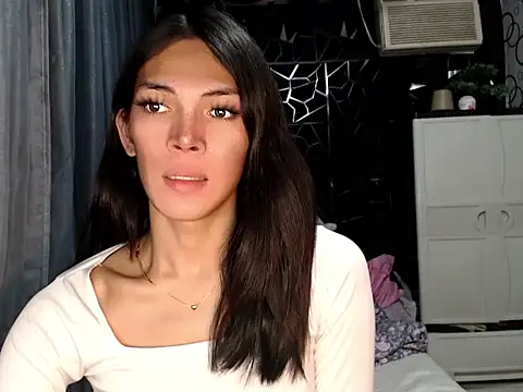 ladyhotcuming online show from June 28, 9:10 pm