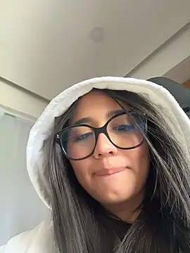 Michelle Zoe online show from May 18, 8:26 pm