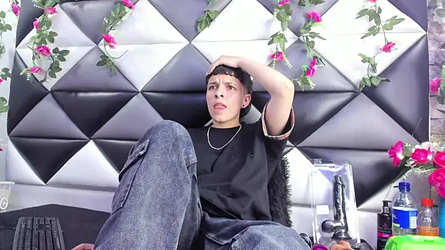 Snapshot of Megan_Thompson_ chatting on October 29, 3:00 am Megan Thompson  online show from October 29, 3:00 am